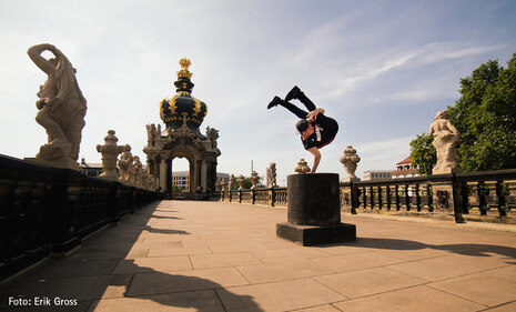  Breakdancer tanzt im Zwinger 